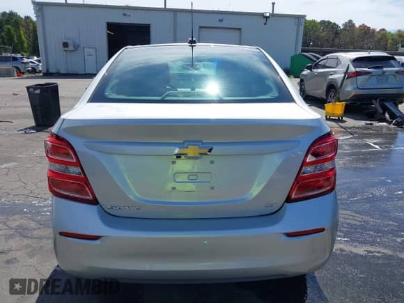 2019 Chevrolet Sonic LT z VIN 1G1JD5SB5K4130283, wystawiony jako IAAI lot #43153707 z przebiegiem 56 227 mil mil oraz . Historia ofert i sprzedaży dostępna na DreamBid. Obrazek 16.