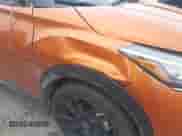 2024 Nissan Kicks SR с VIN 3N1CP5DV4RL474483, выставлен на аукционе IAAI как лот 42319310 с пробегом 6 776 миль миль и . История ставок и продаж доступна на DreamBid. Изображение 17.