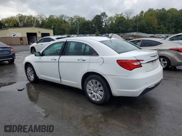 2014 Chrysler 200 LX с VIN 1C3CCBAB2EN211120, выставлен на аукционе Copart как лот 83764135 с пробегом 124 173 миль миль и Чистый • Clean title. История ставок и продаж доступна на DreamBid. Изображение 2.