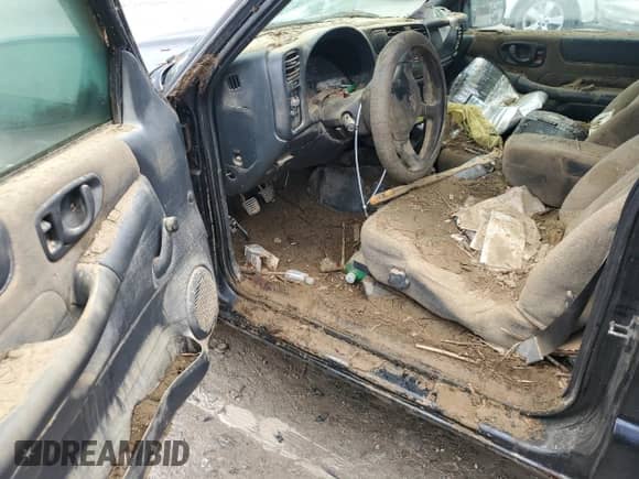 1999 Chevrolet S-10 LS z VIN 1GCCS1448XK237831, wystawiony jako Copart lot #48644845 z przebiegiem Nie podano mil oraz Szkoda całkowita • Salvage title. Historia ofert i sprzedaży dostępna na DreamBid. Obrazek 8.