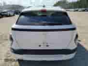 2025 Hyundai Kona SEL с VIN KM8HC3A6XSU031231, выставлен на аукционе Copart как лот 71281185 с пробегом 936 миль миль и Списание • Salvage title. История ставок и продаж доступна на DreamBid. Изображение 6.