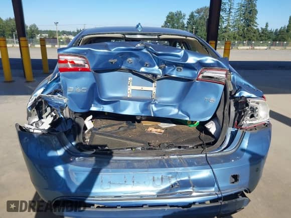 2015 Volvo S60 T5 Drive-E Premier with VIN YV126MFB2F1313006, listed as a IAAI auction lot 42654814 with Not provided miles and . Bid and sale history available at DreamBid. Image 6.