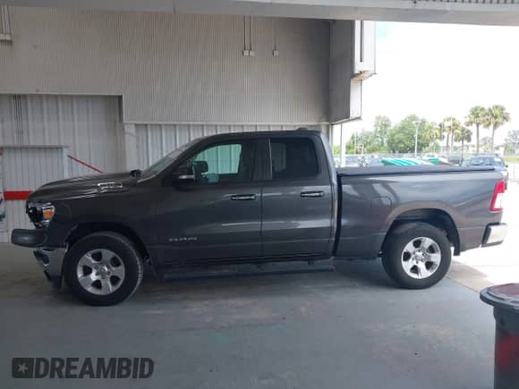 2020 Ram 1500 Big Horn z VIN 1C6RREBT7LN121222, wystawiony jako IAAI lot #42623464 z przebiegiem 153 018 mil mil oraz . Historia ofert i sprzedaży dostępna na DreamBid. Obrazek 15.