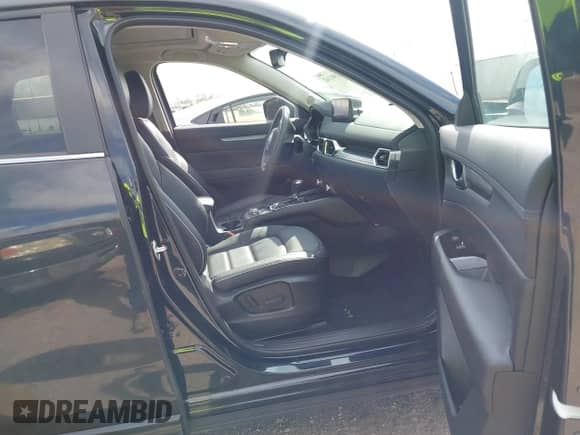 2025 Mazda CX-5 S Preferred z VIN JM3KFBCL5S0695658, wystawiony jako IAAI lot #43301142 z przebiegiem Nie podano mil oraz . Historia ofert i sprzedaży dostępna na DreamBid. Obrazek 5.