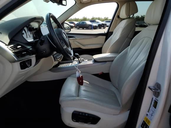 2016 BMW X5 xDrive35i с VIN 5UXKR0C53G0P32945, выставлен на аукционе Copart как лот 70715715 с пробегом 71 763 миль миль и Списание • Salvage title. История ставок и продаж доступна на DreamBid. Изображение 7.