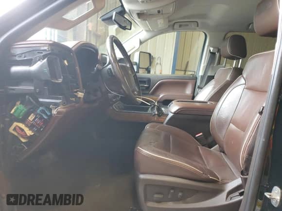 2014 Chevrolet Silverado 1500 High Country с VIN 3GCUKTEJXEG449557, выставлен на аукционе Copart как лот 87096985 с пробегом 203 257 миль миль и На запчасти • Non repairable. История ставок и продаж доступна на DreamBid. Изображение 7.