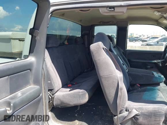 2001 Chevrolet Silverado 2500HD LS with VIN 1GCHC29U81E259142, listed as a IAAI auction lot 42598818 with 467,407 mi miles and . Bid and sale history available at DreamBid. Image 8.