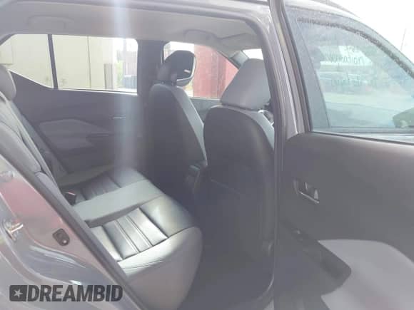 2023 Nissan Kicks SR z VIN 3N1CP5DV6PL521803, wystawiony jako IAAI lot #43279268 z przebiegiem 27 411 mil mil oraz . Historia ofert i sprzedaży dostępna na DreamBid. Obrazek 8.