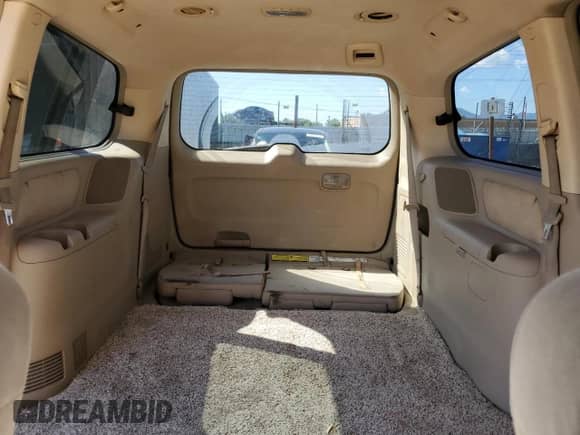2007 Hyundai Entourage GLS с VIN KNDMC233876027609, выставлен на аукционе Copart как лот 67705594 с пробегом 188 000 миль миль и На запчасти • Non repairable. История ставок и продаж доступна на DreamBid. Изображение 10.