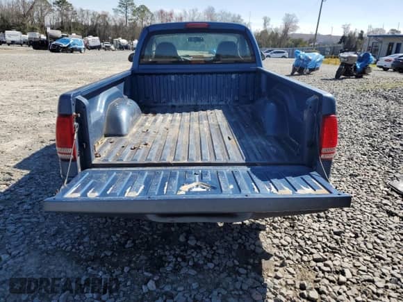 2004 Dodge Dakota z VIN 1D7FL16K54S621119, wystawiony jako Copart lot #46801075 z przebiegiem 251 223 mil mil oraz Szkoda całkowita • Salvage title. Historia ofert i sprzedaży dostępna na DreamBid. Obrazek 6.
