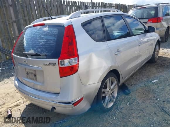 2011 Hyundai Elantra GLS z VIN KMHDC8AE4BU103429, wystawiony jako IAAI lot #42947234 z przebiegiem 192 957 mil mil oraz . Historia ofert i sprzedaży dostępna na DreamBid. Obrazek 4.