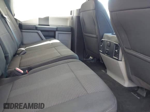 2018 Ford F-150 XL z VIN 1FTEW1E55JFA27725, wystawiony jako IAAI lot #43219314 z przebiegiem 121 282 mil mil oraz . Historia ofert i sprzedaży dostępna na DreamBid. Obrazek 8.