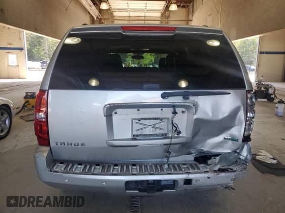 2010 Chevrolet Tahoe LT с VIN 1GNUKBE01AR227010, выставлен на аукционе Copart как лот 84728725 с пробегом 226 901 миль миль и Списание • Salvage title. История ставок и продаж доступна на DreamBid. Изображение 6.