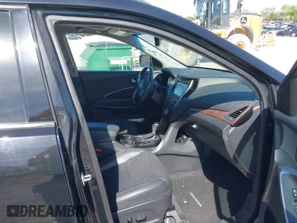 2018 Hyundai Santa Fe Ultimate с VIN 5NMZWDLA2JH080002, выставлен на аукционе IAAI как лот 41986147 с пробегом 58 556 миль миль и . История ставок и продаж доступна на DreamBid. Изображение 5.