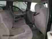 2001 Chevrolet Suburban LS z VIN 1GNFK16T91J158058, wystawiony jako Copart lot #69421355 z przebiegiem 202 263 mil mil oraz Szkoda całkowita • Salvage title. Historia ofert i sprzedaży dostępna na DreamBid. Obrazek 11.