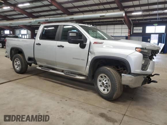 2022 Chevrolet Silverado 2500HD Work Truck z VIN 1GC4YLE72NF288531, wystawiony jako Copart lot #80500695 z przebiegiem 69 300 mil mil oraz Szkoda całkowita • Salvage title. Historia ofert i sprzedaży dostępna na DreamBid. Obrazek 4.