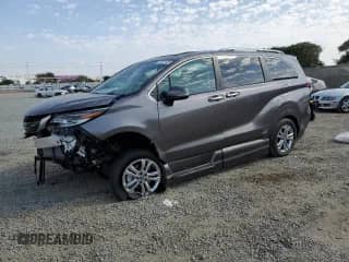 2023 Toyota Sienna Platinum с VIN 5TDESKFC0PS095809, выставлен на аукционе Copart как лот 70377425 с пробегом 4 019 миль миль и Списание • Salvage title. История ставок и продаж доступна на DreamBid. Изображение 1.