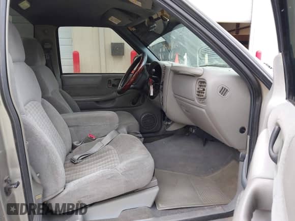 2000 Chevrolet S-10 with VIN 1GCCS1448YK122003, listed as a IAAI auction lot 42059702 with 238,279 mi miles and . Bid and sale history available at DreamBid. Image 5.