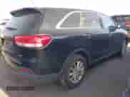 2016 Kia Sorento LX z VIN 5XYPG4A33GG165264, wystawiony jako IAAI lot #43001071 z przebiegiem 132 298 mil mil oraz . Historia ofert i sprzedaży dostępna na DreamBid. Obrazek 4.