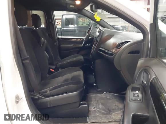 2019 Dodge Grand Caravan SE z VIN 2C4RDGBG8KR503122, wystawiony jako IAAI lot #41983380 z przebiegiem 128 692 mil mil oraz . Historia ofert i sprzedaży dostępna na DreamBid. Obrazek 5.