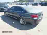 2013 BMW 5 Series 528i с VIN WBAXG5C57DDY37533, выставлен на аукционе IAAI как лот 43420383 с пробегом 125 418 миль миль и . История ставок и продаж доступна на DreamBid. Изображение 3.