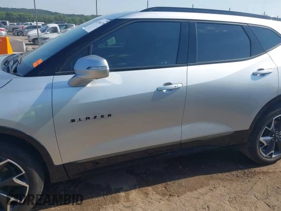 2019 Chevrolet Blazer RS z VIN 3GNKBERS8KS688871, wystawiony jako IAAI lot #42916179 z przebiegiem 46 558 mil mil oraz . Historia ofert i sprzedaży dostępna na DreamBid. Obrazek 14.