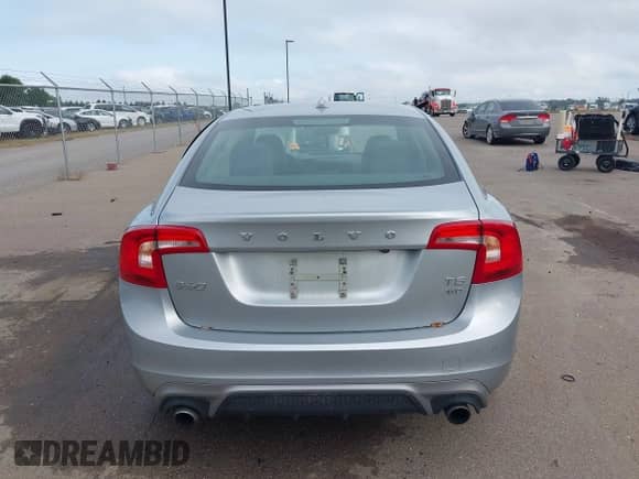 2017 Volvo S60 Dynamic с VIN YV140MTLXH2435391, выставлен на аукционе IAAI как лот 43187143 с пробегом 88 666 миль миль и . История ставок и продаж доступна на DreamBid. Изображение 16.