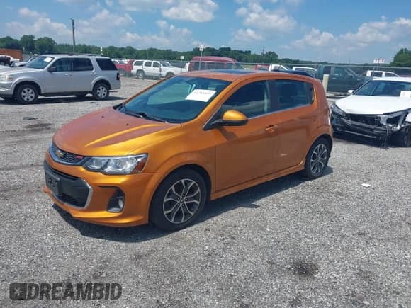 2017 Chevrolet Sonic LT с VIN 1G1JD6SB5H4125096, выставлен на аукционе IAAI как лот 42783425 с пробегом 181 884 миль миль и . История ставок и продаж доступна на DreamBid. Изображение 2.
