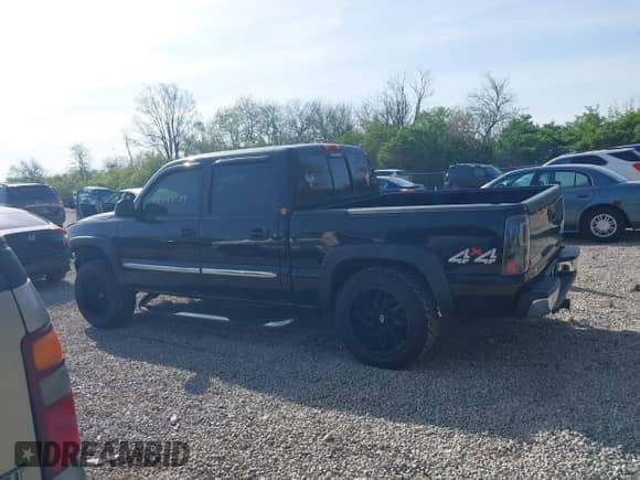 2005 GMC Sierra 1500 SLE with VIN 2GTEK13T451232141, listed as a IAAI auction lot 42083139 with 218,162 mi miles and . Bid and sale history available at DreamBid. Image 15.