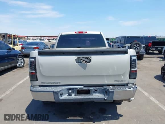2007 GMC Sierra 1500 Work Truck с VIN 1GTEC14C77Z570817, выставлен на аукционе IAAI как лот 43057788 с пробегом 161 178 миль миль и . История ставок и продаж доступна на DreamBid. Изображение 16.