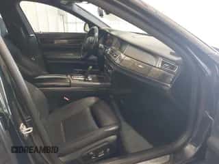 2013 BMW 7 Series 750i xDrive с VIN WBAYB6C5XDC998313, выставлен на аукционе IAAI как лот 42835766 с пробегом 151 062 миль миль и . История ставок и продаж доступна на DreamBid. Изображение 5.