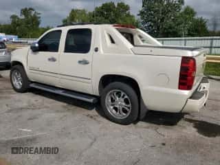2013 Chevrolet Avalanche LTZ with VIN 3GNTKGE78DG293838, listed as a Copart auction lot 69284035 with 212,829 mi miles and Salvage title. Bid and sale history available at DreamBid. Image 2.