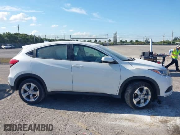 2020 Honda HR-V LX z VIN 3CZRU5H36LM702178, wystawiony jako IAAI lot #41882480 z przebiegiem 74 554 mil mil oraz . Historia ofert i sprzedaży dostępna na DreamBid. Obrazek 14.