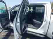 2023 Toyota Tundra Limited Hybrid z VIN 5TFJC5DBXPX037076, wystawiony jako IAAI lot #42324604 z przebiegiem 39 900 mil mil oraz . Historia ofert i sprzedaży dostępna na DreamBid. Obrazek 8.