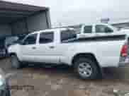 2007 Toyota Tacoma PreRunner z VIN 3TMKU72N57M013302, wystawiony jako IAAI lot #43089625 z przebiegiem 146 945 mil mil oraz . Historia ofert i sprzedaży dostępna na DreamBid. Obrazek 15.