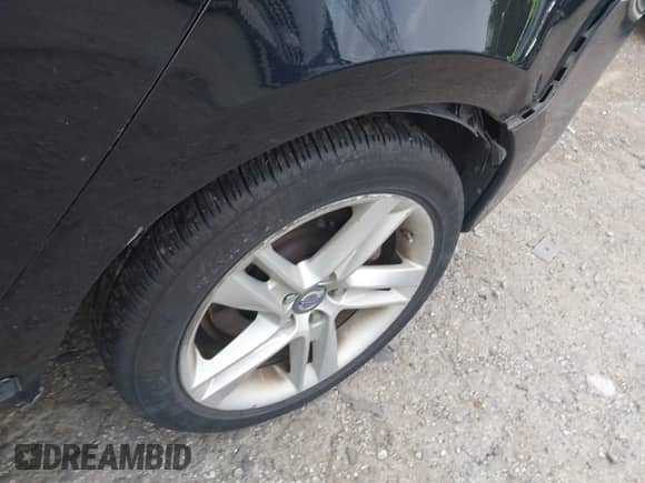 2014 Volvo S60 T5 z VIN YV1612FH4E2286358, wystawiony jako IAAI lot #43029155 z przebiegiem 125 881 mil mil oraz . Historia ofert i sprzedaży dostępna na DreamBid. Obrazek 12.