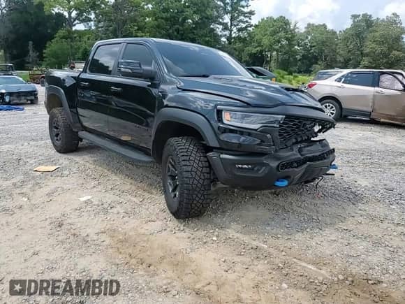 2025 Ram 1500 RHO z VIN 1C6SRFUP5SN611731, wystawiony jako Copart lot #69822705 z przebiegiem Nie podano mil oraz Szkoda całkowita • Salvage title. Historia ofert i sprzedaży dostępna na DreamBid. Obrazek 13.