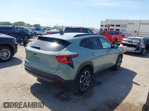 2024 Chevrolet Trax 2RS с VIN KL77LJE25RC223004, выставлен на аукционе IAAI как лот 42866101 с пробегом 12 486 миль миль и . История ставок и продаж доступна на DreamBid. Изображение 4.