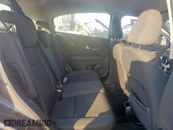 2021 Honda HR-V LX z VIN 3CZRU6H30MM751075, wystawiony jako Copart lot #84285475 z przebiegiem 62 698 mil mil oraz Szkoda całkowita • Salvage title. Historia ofert i sprzedaży dostępna na DreamBid. Obrazek 10.