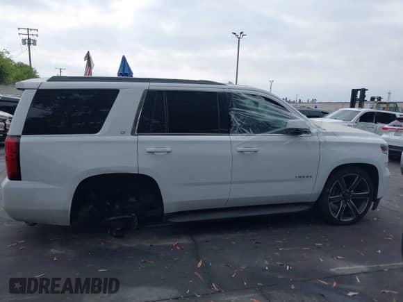 2018 Chevrolet Tahoe LT z VIN 1GNSCBKC1JR206967, wystawiony jako IAAI lot #42565511 z przebiegiem Nie podano mil oraz . Historia ofert i sprzedaży dostępna na DreamBid. Obrazek 13.