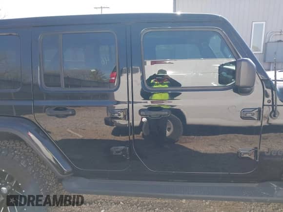 2021 Jeep Wrangler Unlimited Sahara with VIN 1C4HJXEG4MW650547, listed as a IAAI auction lot 42052146 with 26,983 mi miles and . Bid and sale history available at DreamBid. Image 14.