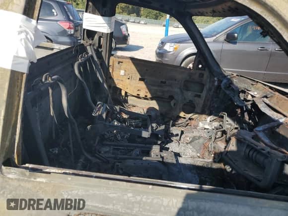 2003 GMC Sierra 1500 SLE с VIN 1GTEC14T23Z275599, выставлен на аукционе Copart как лот 71853644 с пробегом Не указан миль и На запчасти • Non repairable. История ставок и продаж доступна на DreamBid. Изображение 10.