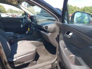 2019 Hyundai Santa Fe SE z VIN 5NMS2CAD3KH114633, wystawiony jako IAAI lot #43327794 z przebiegiem 173 533 mil mil oraz . Historia ofert i sprzedaży dostępna na DreamBid. Obrazek 5.