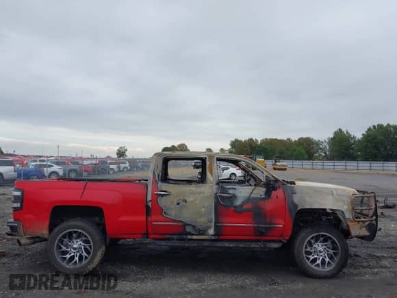 2016 Chevrolet Silverado 2500HD LTZ z VIN 1GC1KWE89GF270352, wystawiony jako IAAI lot #43078955 z przebiegiem Nie podano mil oraz . Historia ofert i sprzedaży dostępna na DreamBid. Obrazek 11.