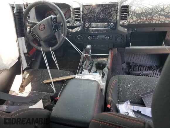 2024 Nissan Frontier Pro-4X z VIN 1N6ED1EKXRN656164, wystawiony jako Copart lot #60503835 z przebiegiem Nie podano mil oraz Szkoda całkowita • Salvage title. Historia ofert i sprzedaży dostępna na DreamBid. Obrazek 8.