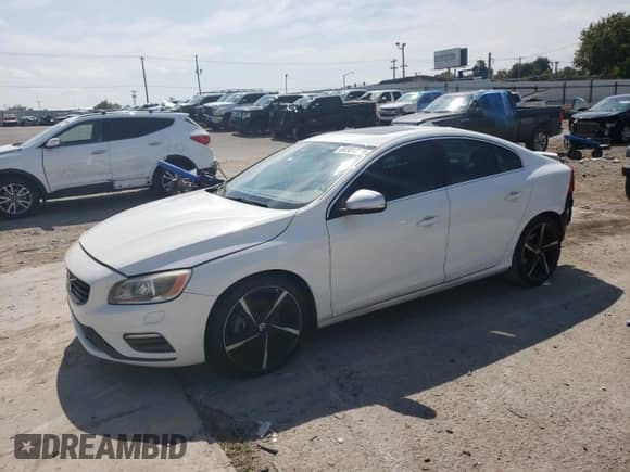 2016 Volvo S60 T5 Drive-E R-Design Special Edition z VIN YV126MFP4G2395358, wystawiony jako Copart lot #69381243 z przebiegiem 112 719 mil mil oraz . Historia ofert i sprzedaży dostępna na DreamBid. Obrazek 1.