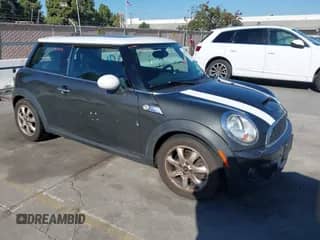 2011 MINI Hardtop S with VIN WMWSV3C53BTY21899, listed as a IAAI auction lot 43513791 with 106,098 mi miles and . Bid and sale history available at DreamBid. Image 1.