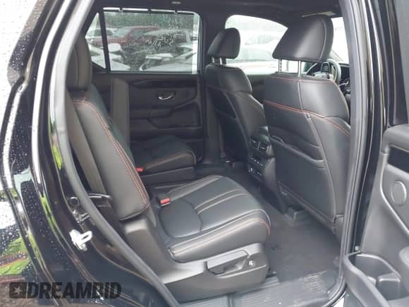 2025 Honda Pilot TrailSport with VIN 5FNYG1H66SB082138, listed as a IAAI auction lot 42352183 with 3,270 mi miles and . Bid and sale history available at DreamBid. Image 8.