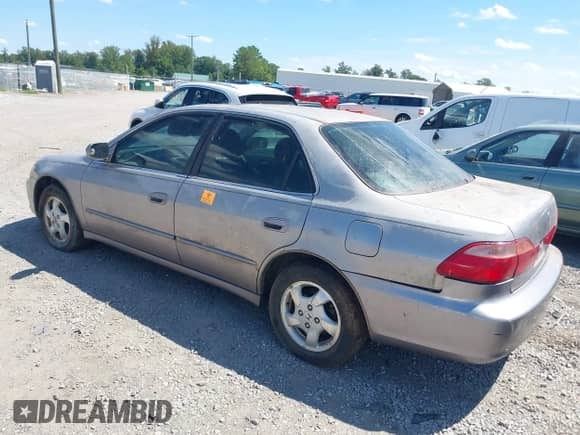 2000 Honda Accord EX with VIN 1HGCG5666YA086598, listed as a IAAI auction lot 43093529 with 137,049 mi miles and . Bid and sale history available at DreamBid. Image 3.
