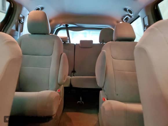 2017 Toyota Sienna L with VIN 5TDZZ3DC8HS827952, listed as a Copart auction lot 83765035 with 31,786 mi miles and Clean title. Bid and sale history available at DreamBid. Image 10.
